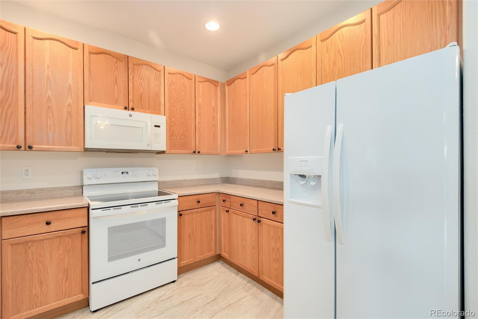 8456 S Hoyt Way Unit: 204