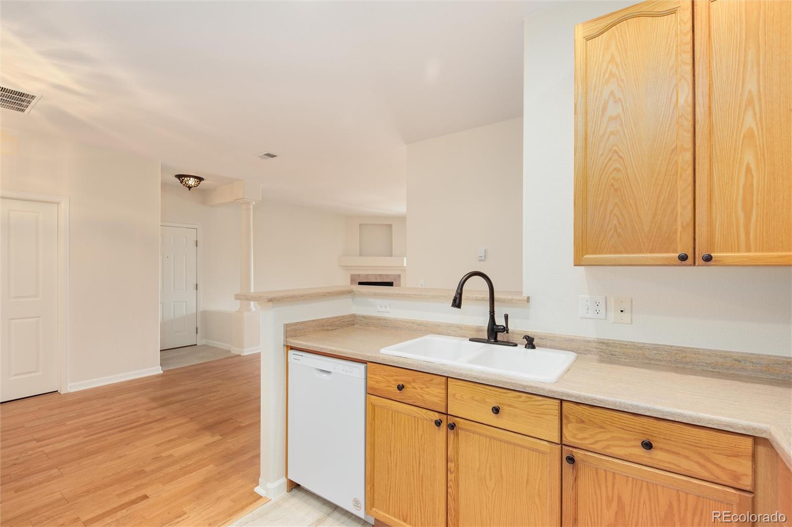 8456 S Hoyt Way Unit: 204