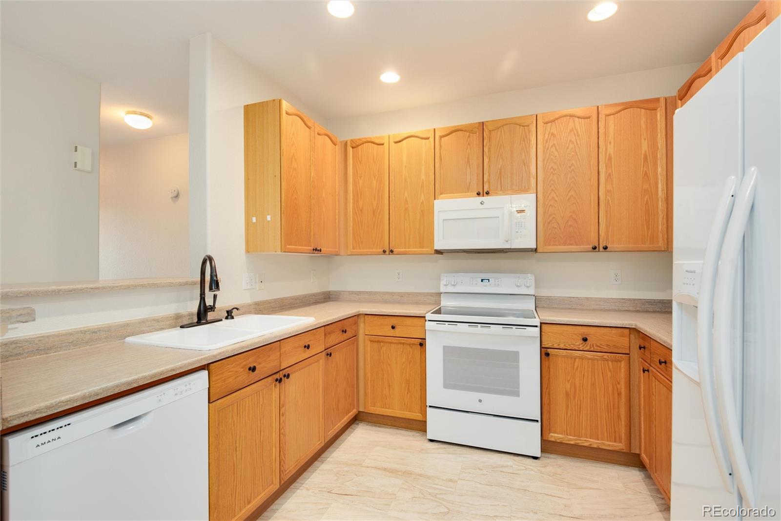 8456 S Hoyt Way Unit: 204