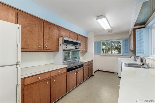 680 S Canosa Court