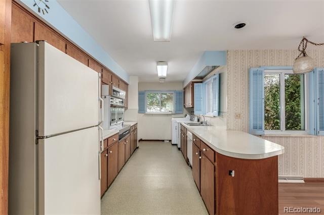 680 S Canosa Court