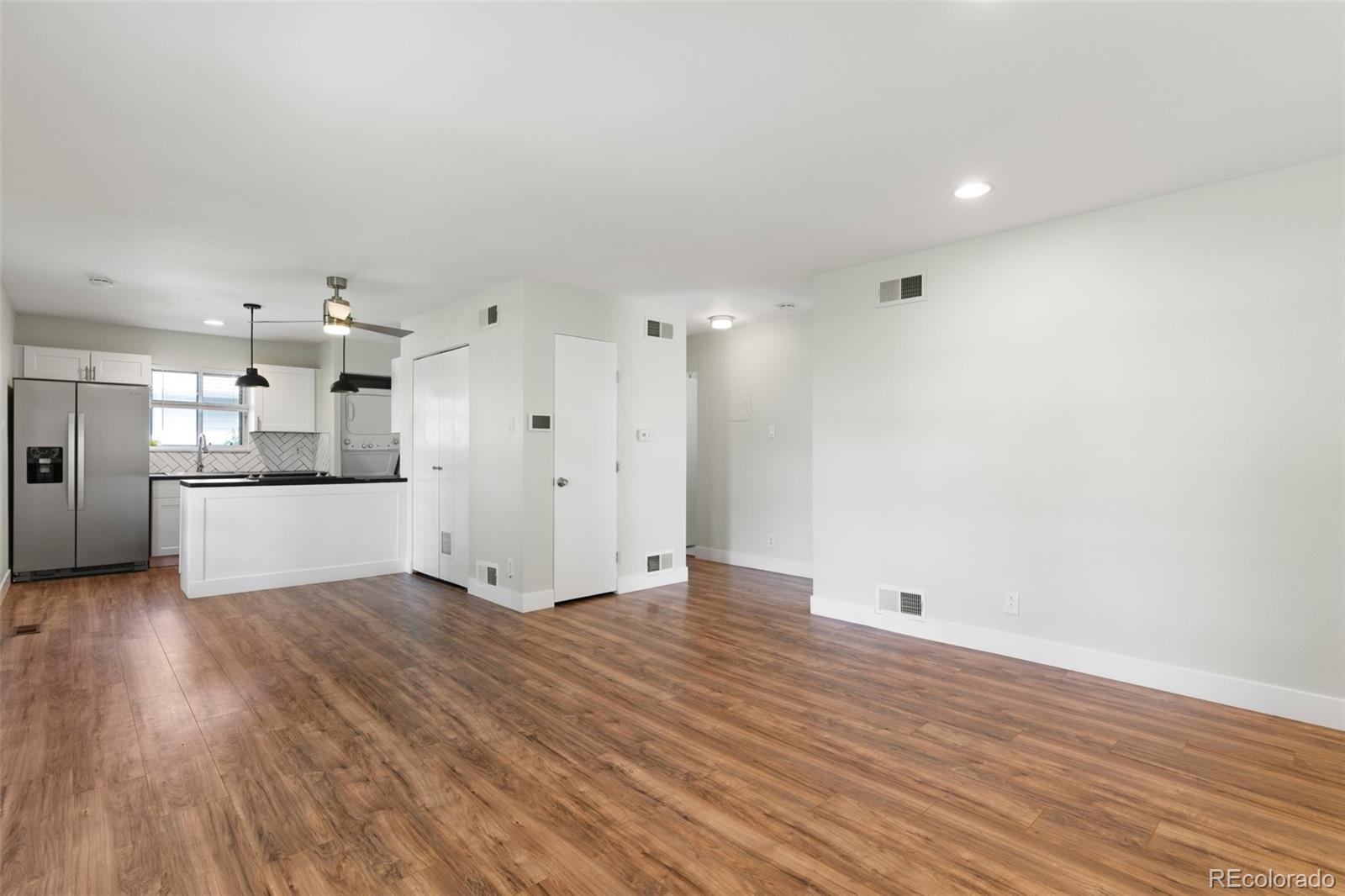 1225 S Oneida Street Unit: 225