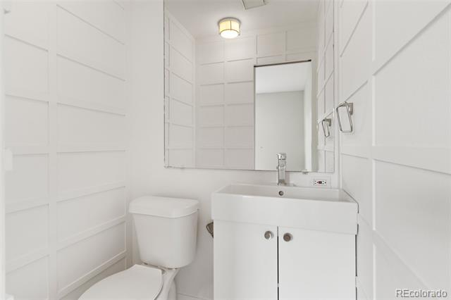 1225 S Oneida Street Unit: 225