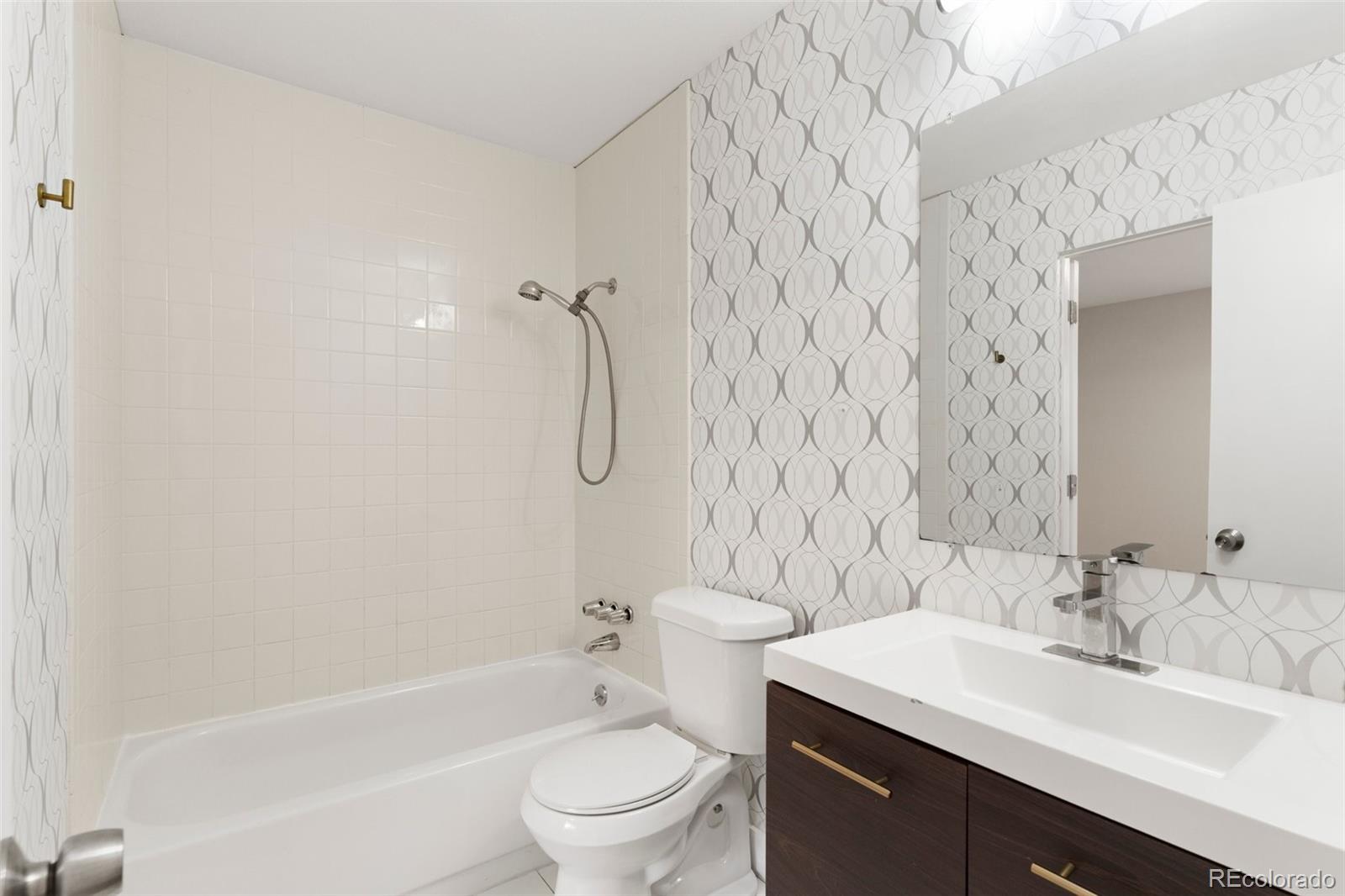 1225 S Oneida Street Unit: 225