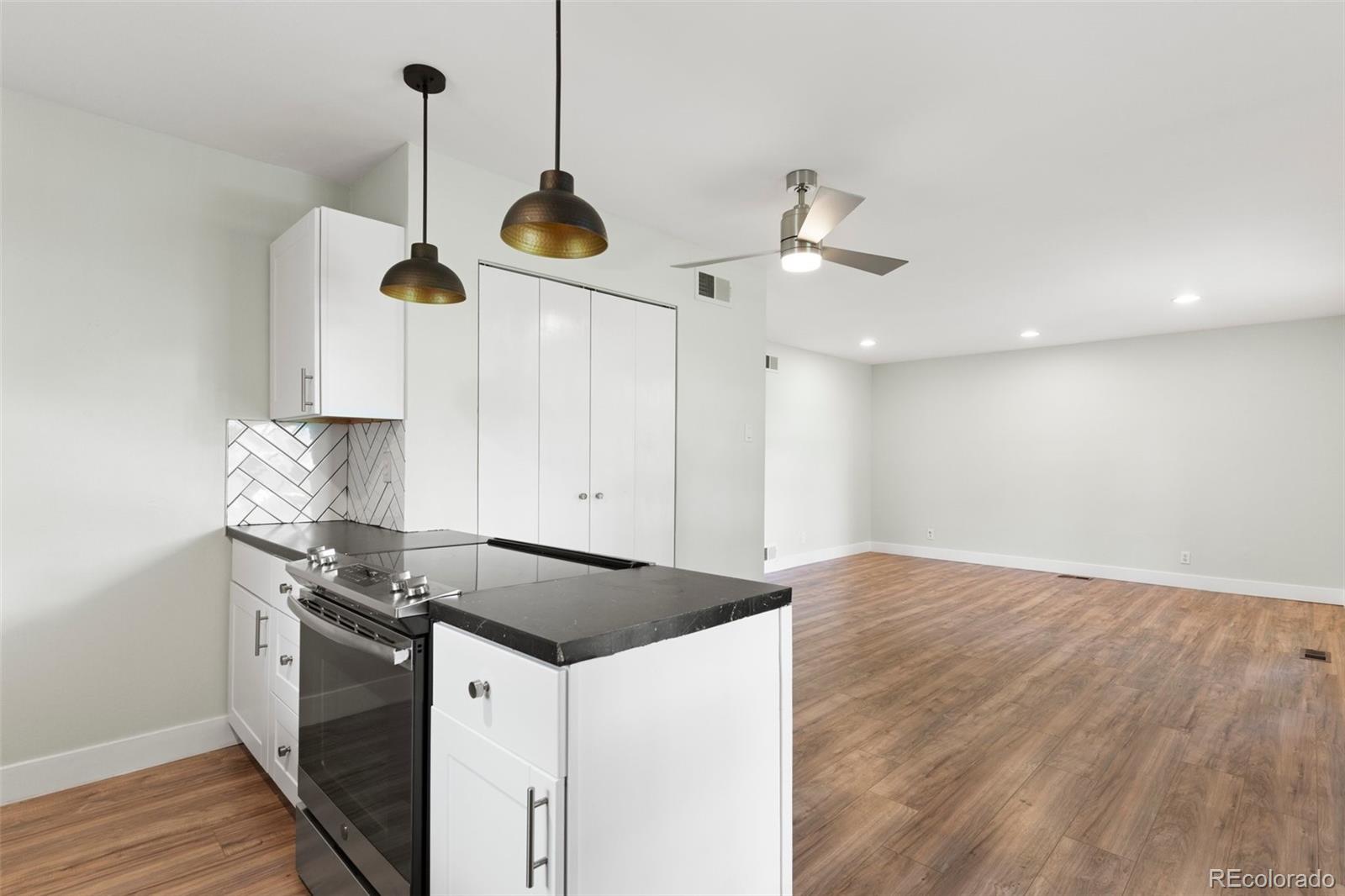 1225 S Oneida Street Unit: 225