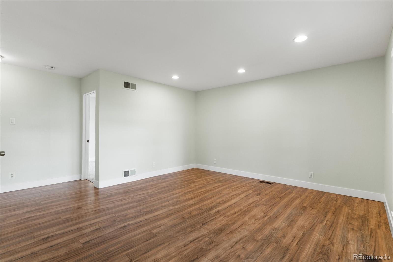 1225 S Oneida Street Unit: 225