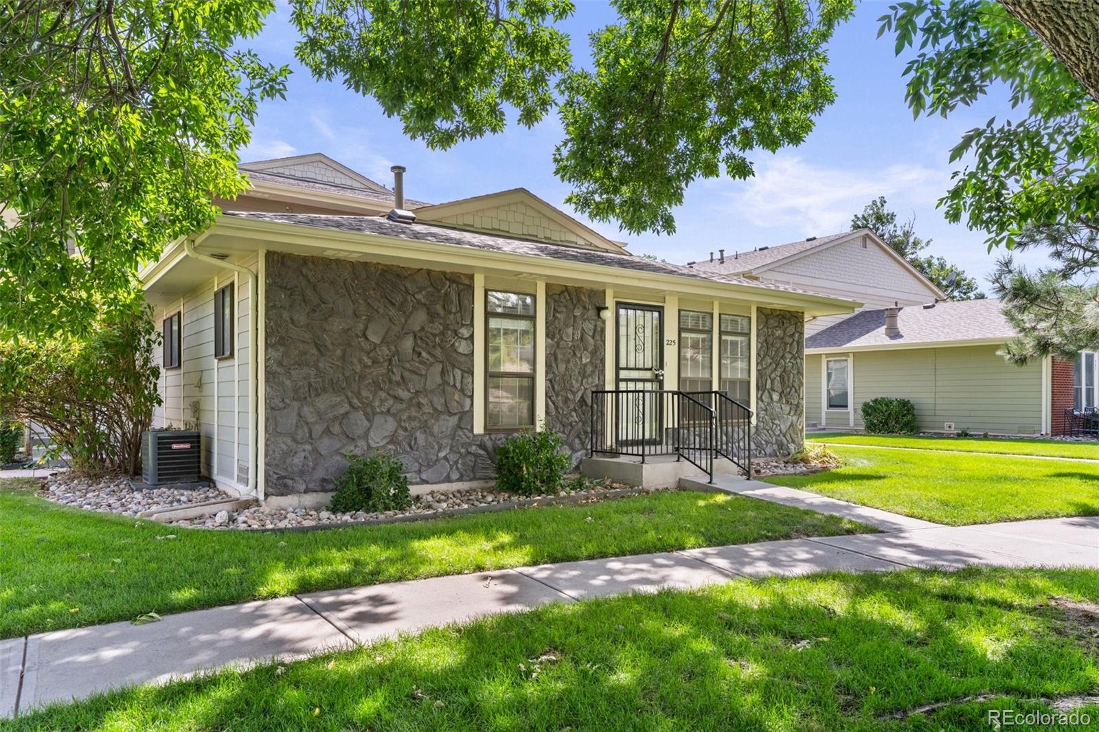 1225 S Oneida Street Unit: 225