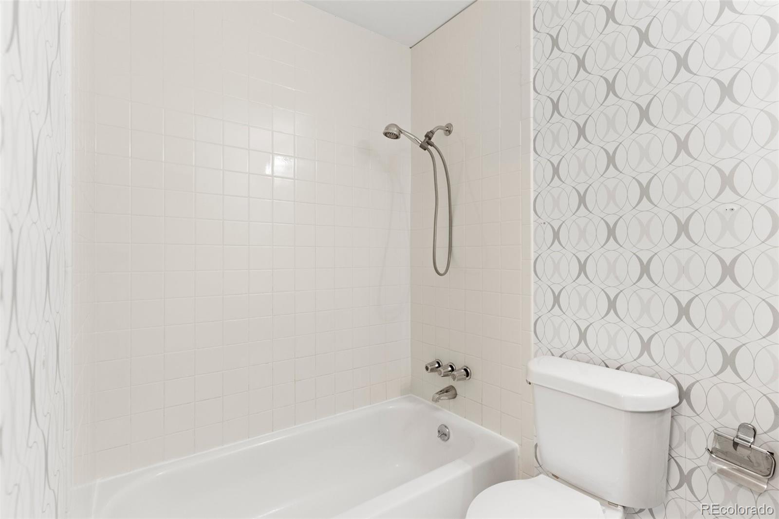 1225 S Oneida Street Unit: 225