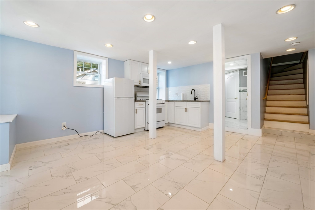 199 W Main St