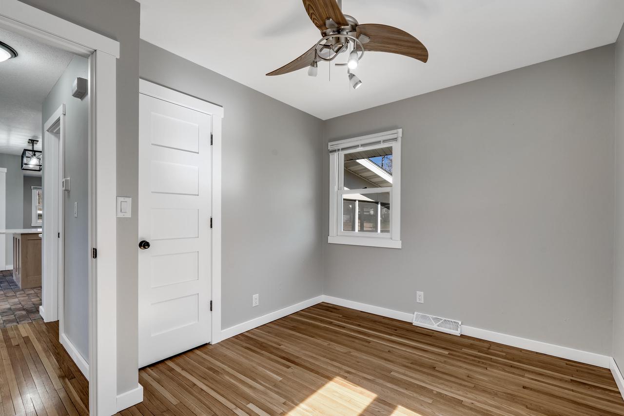 423 Main St N
