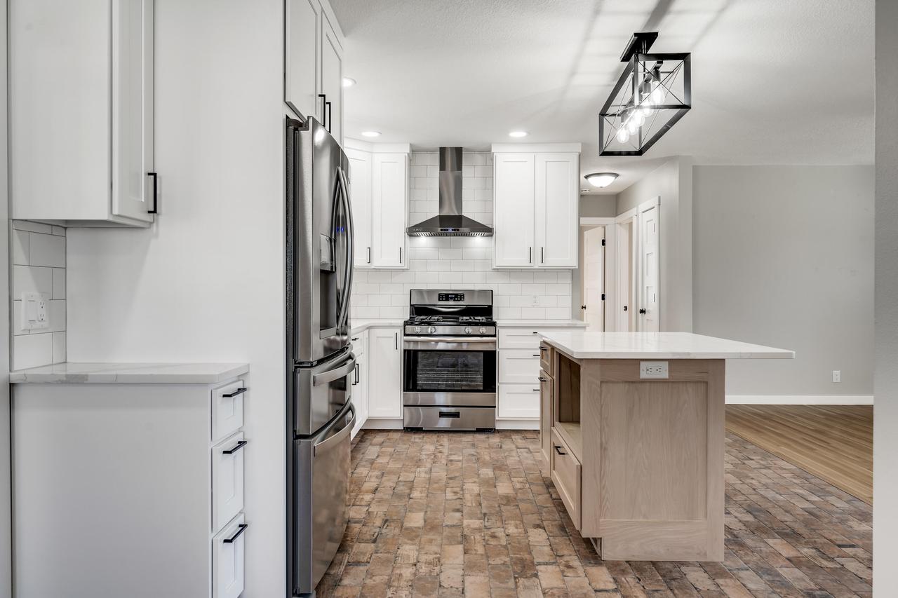 423 Main St N