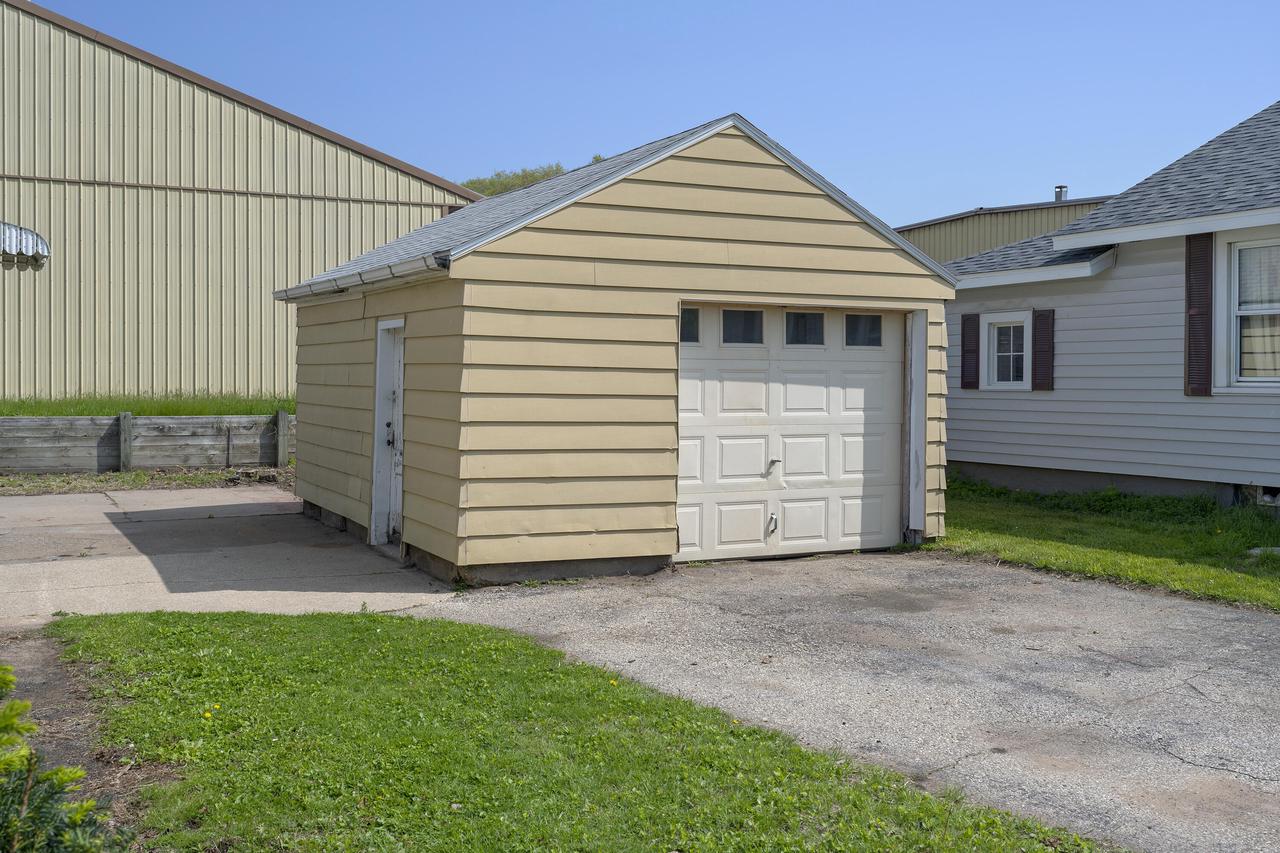 633 Livingston STREET