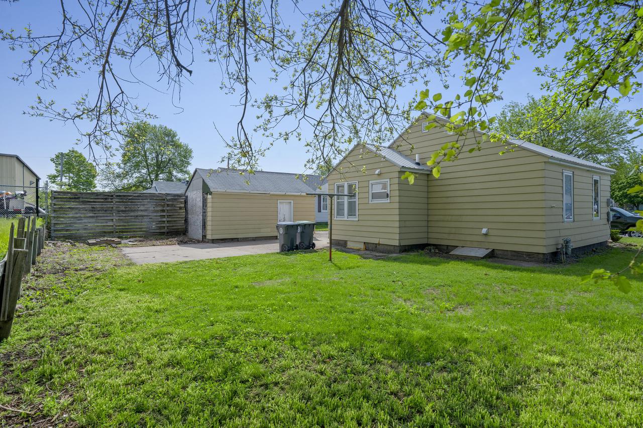 633 Livingston STREET