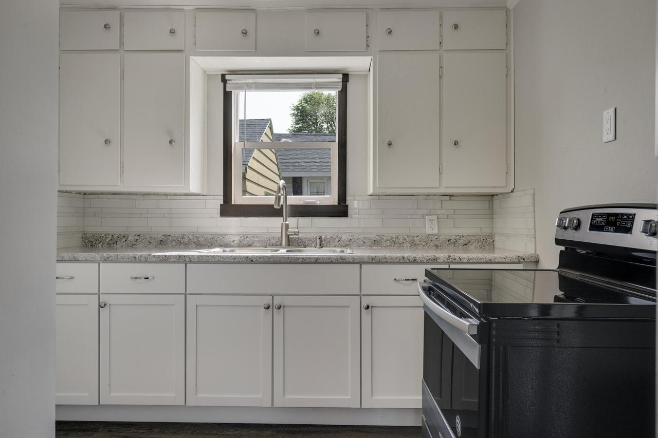 633 Livingston STREET