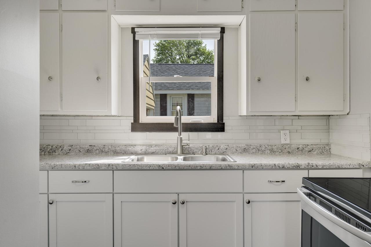 633 Livingston STREET
