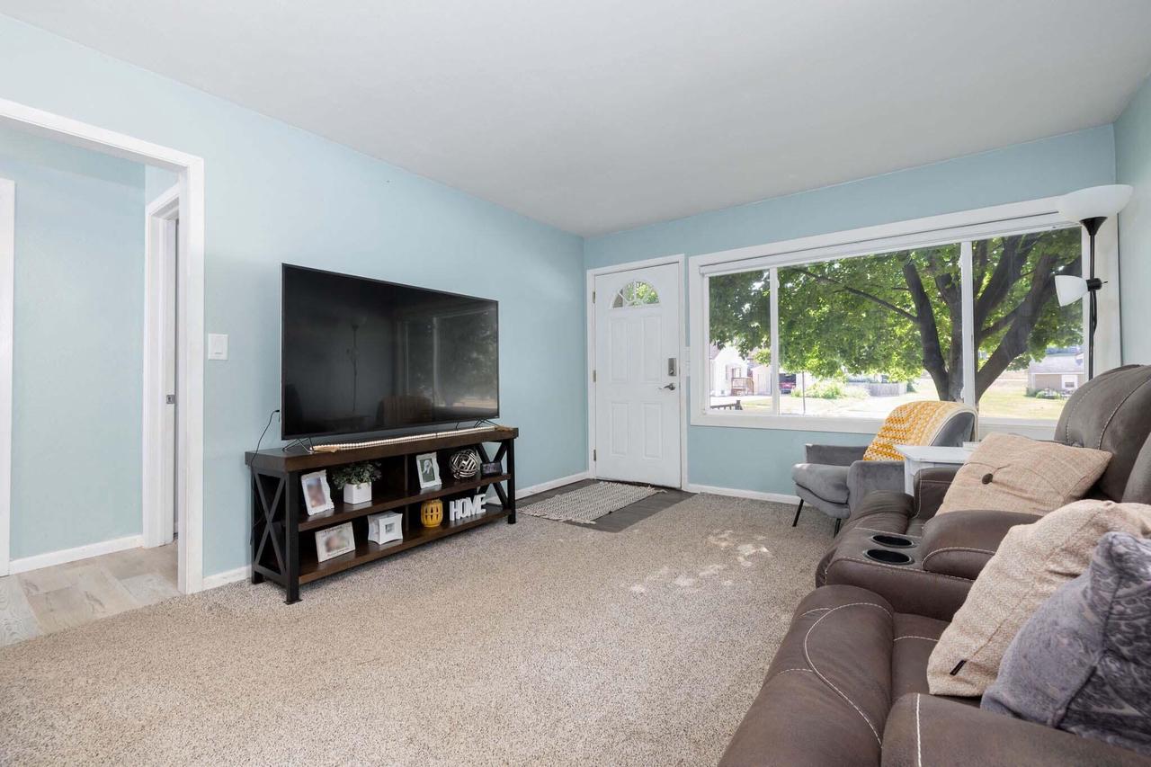 324 9th AVENUE SOUTH South