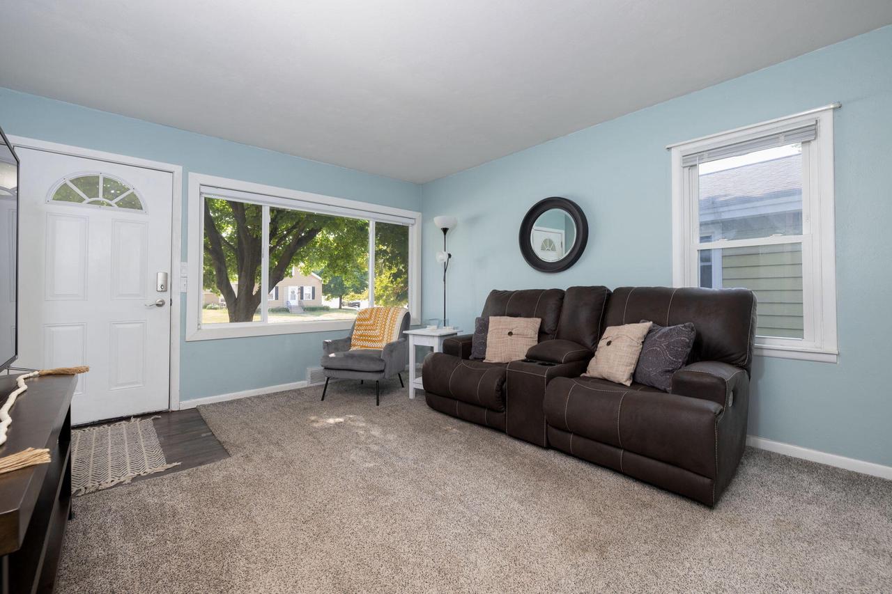324 9th AVENUE SOUTH South
