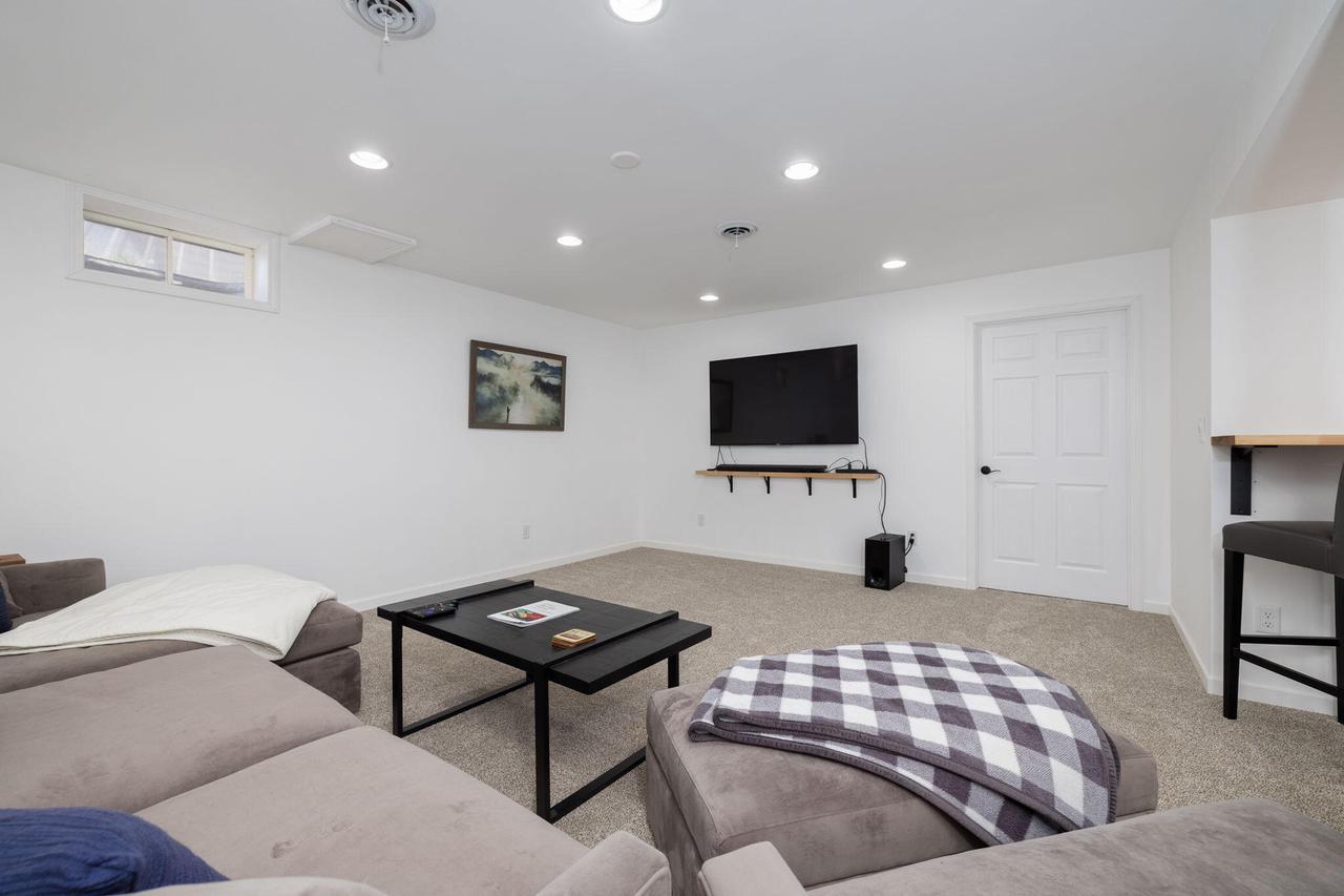 617 Kelly PLACE
