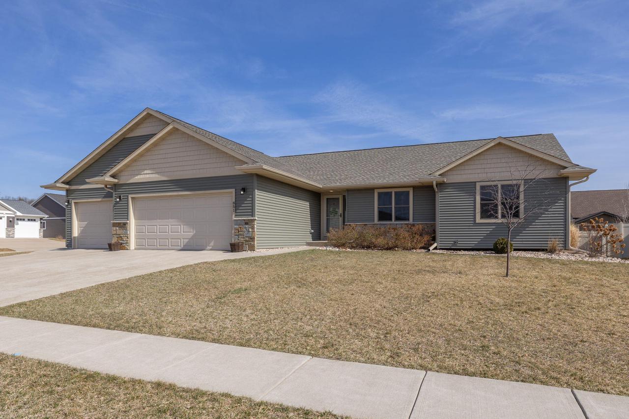 851 Deerfield STREET