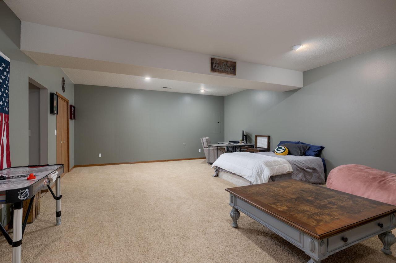 2707 Cedar AVENUE SOUTH South