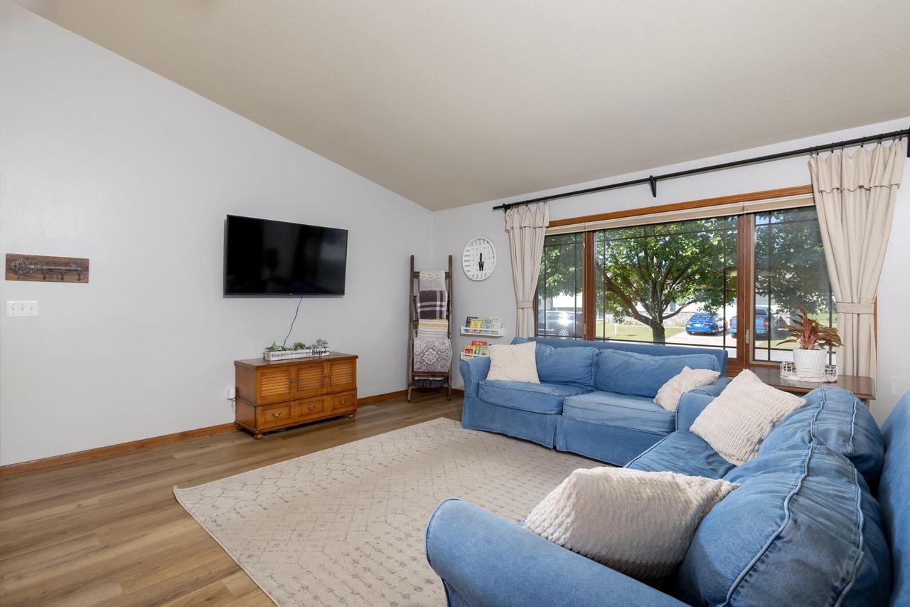 2707 Cedar AVENUE SOUTH South