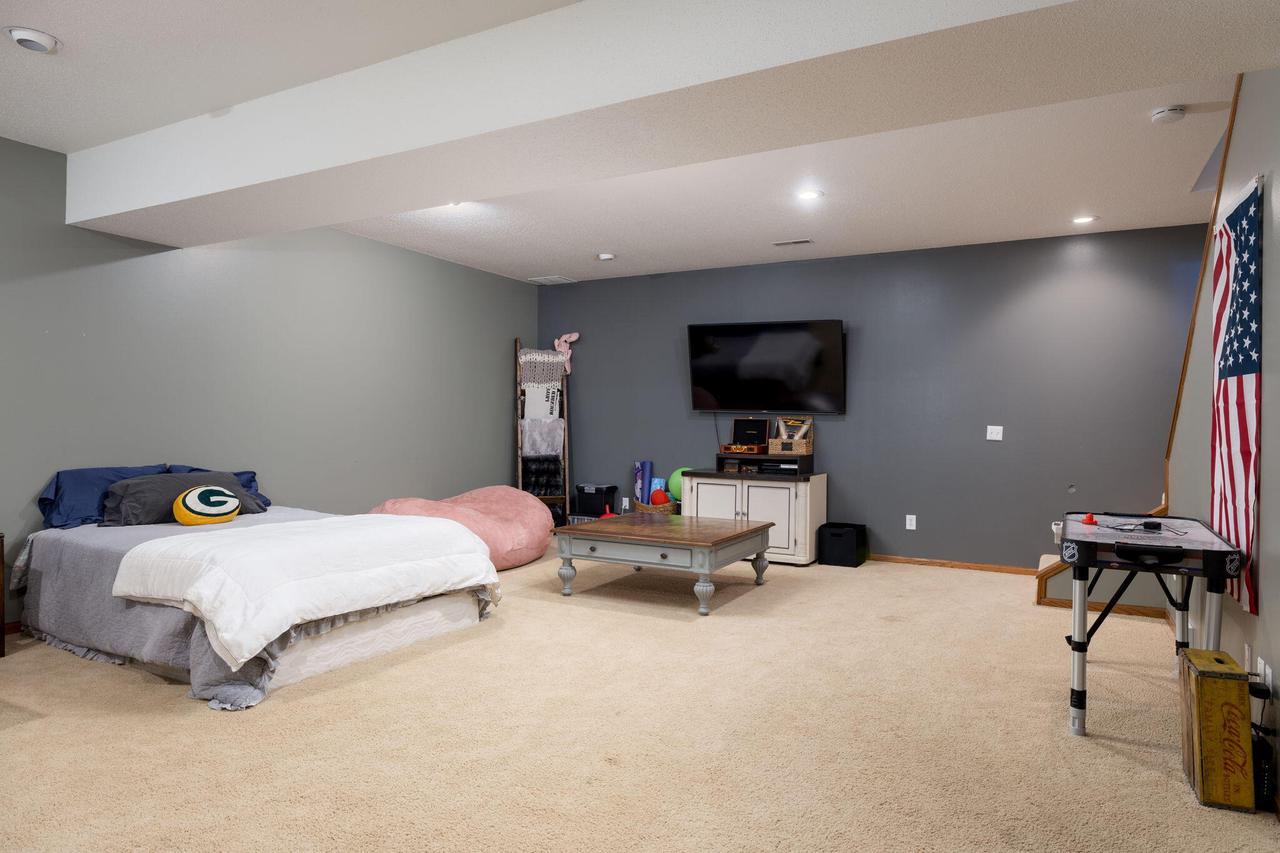 2707 Cedar AVENUE SOUTH South