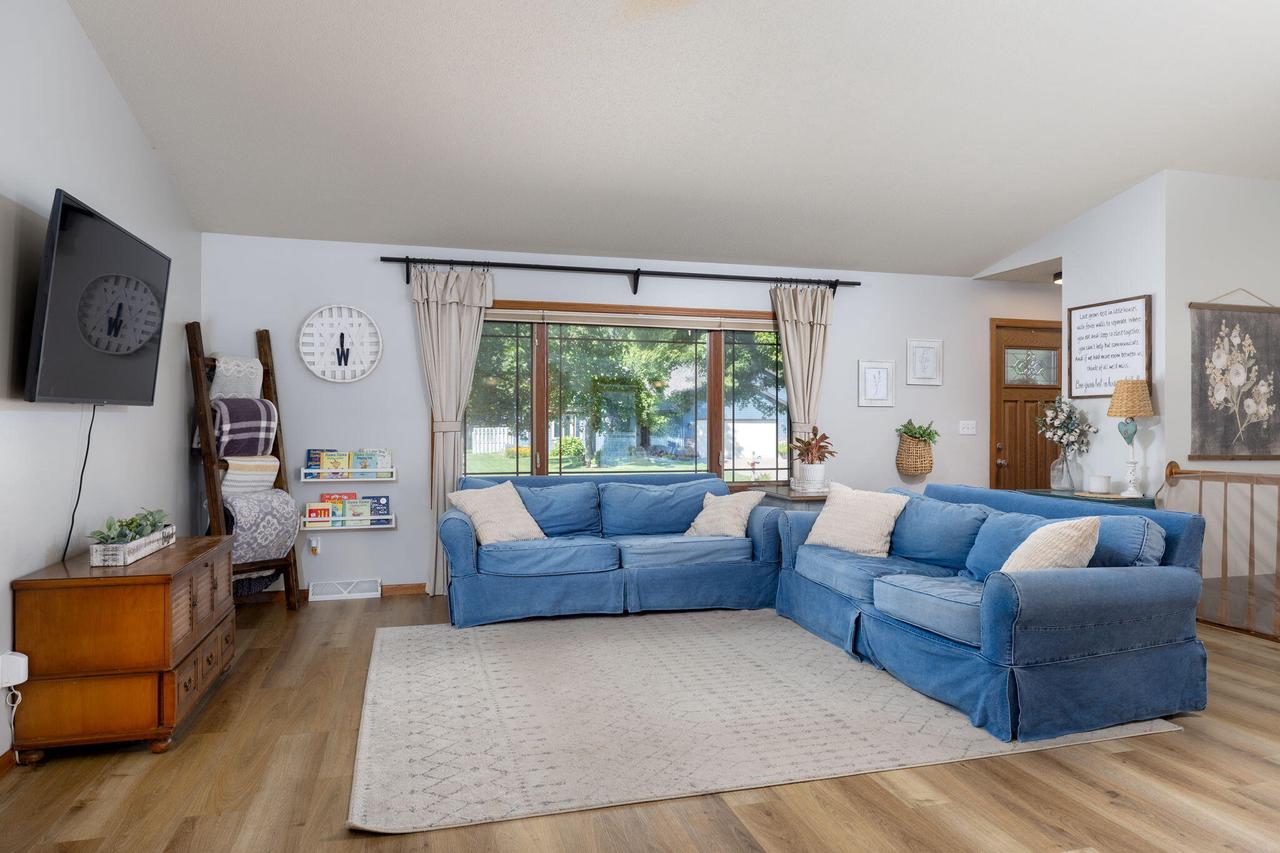 2707 Cedar AVENUE SOUTH South