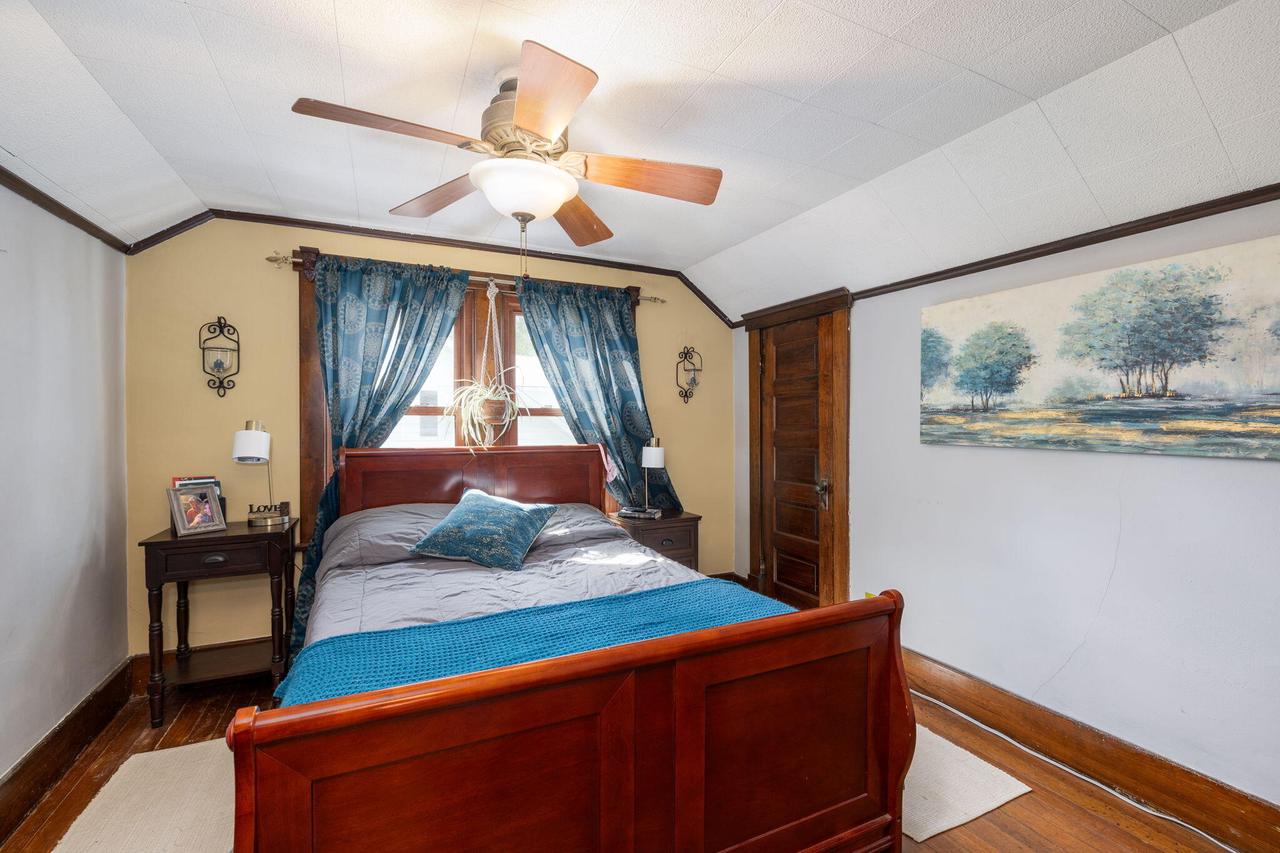 102 Oak STREET NORTH North