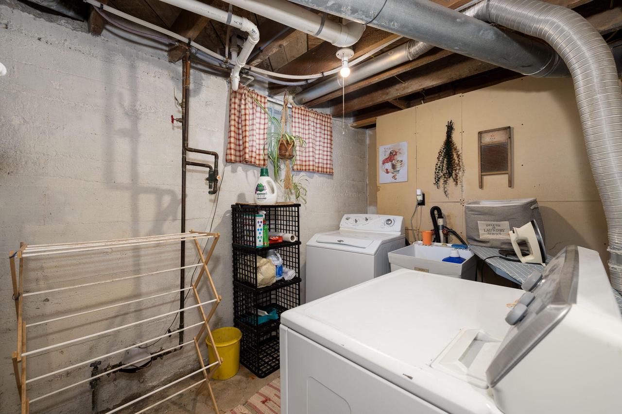 102 Oak STREET NORTH North