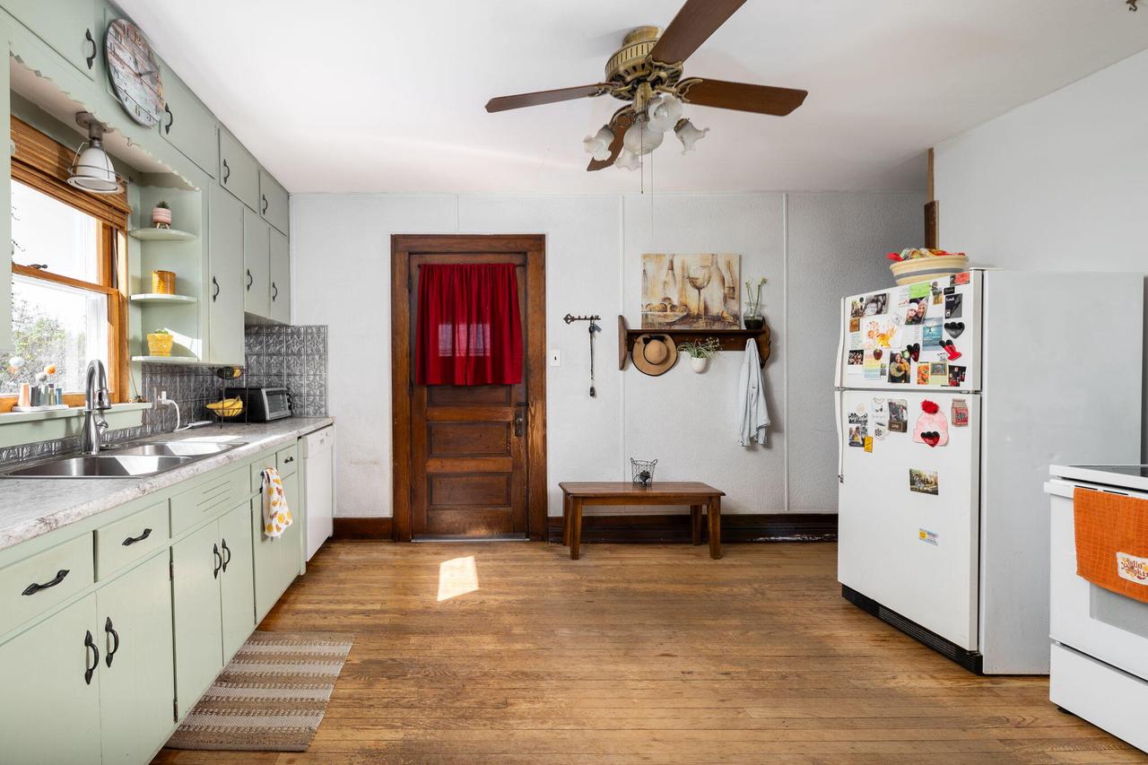 102 Oak STREET NORTH North