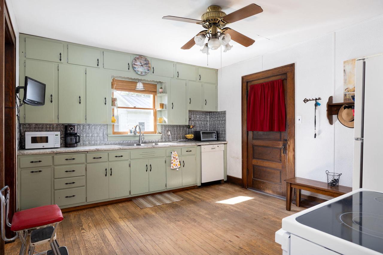 102 Oak STREET NORTH North