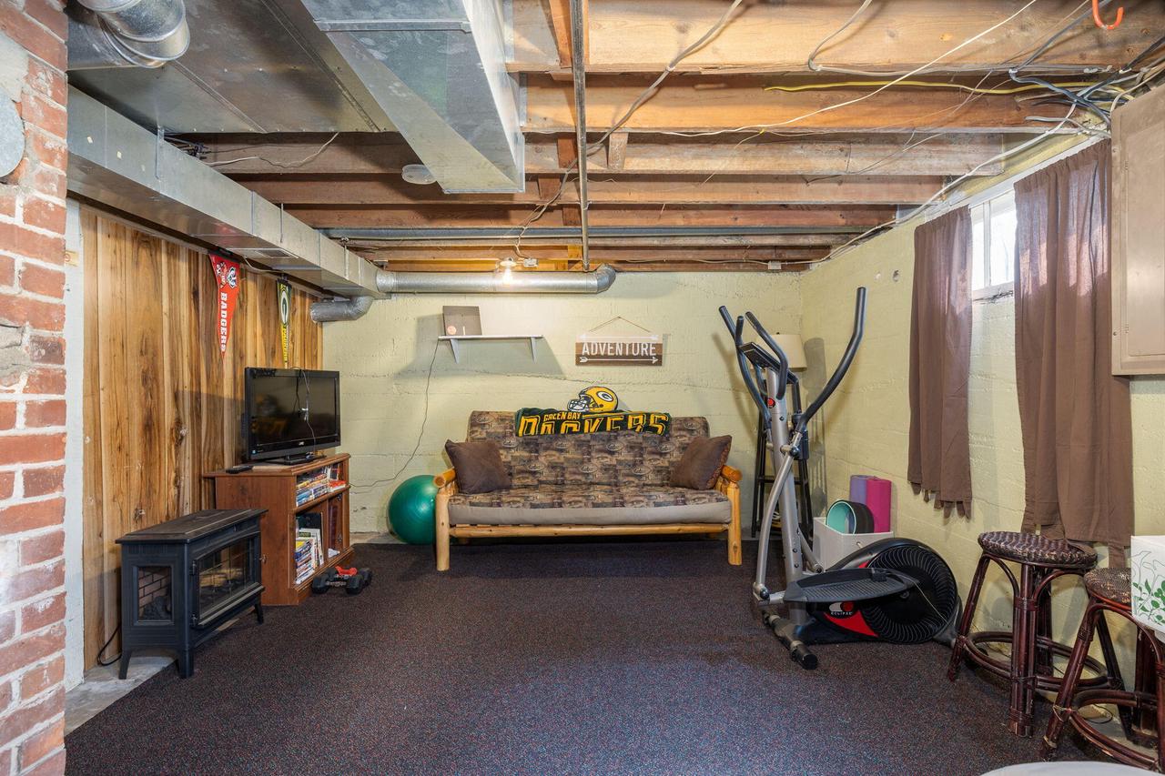 102 Oak STREET NORTH North