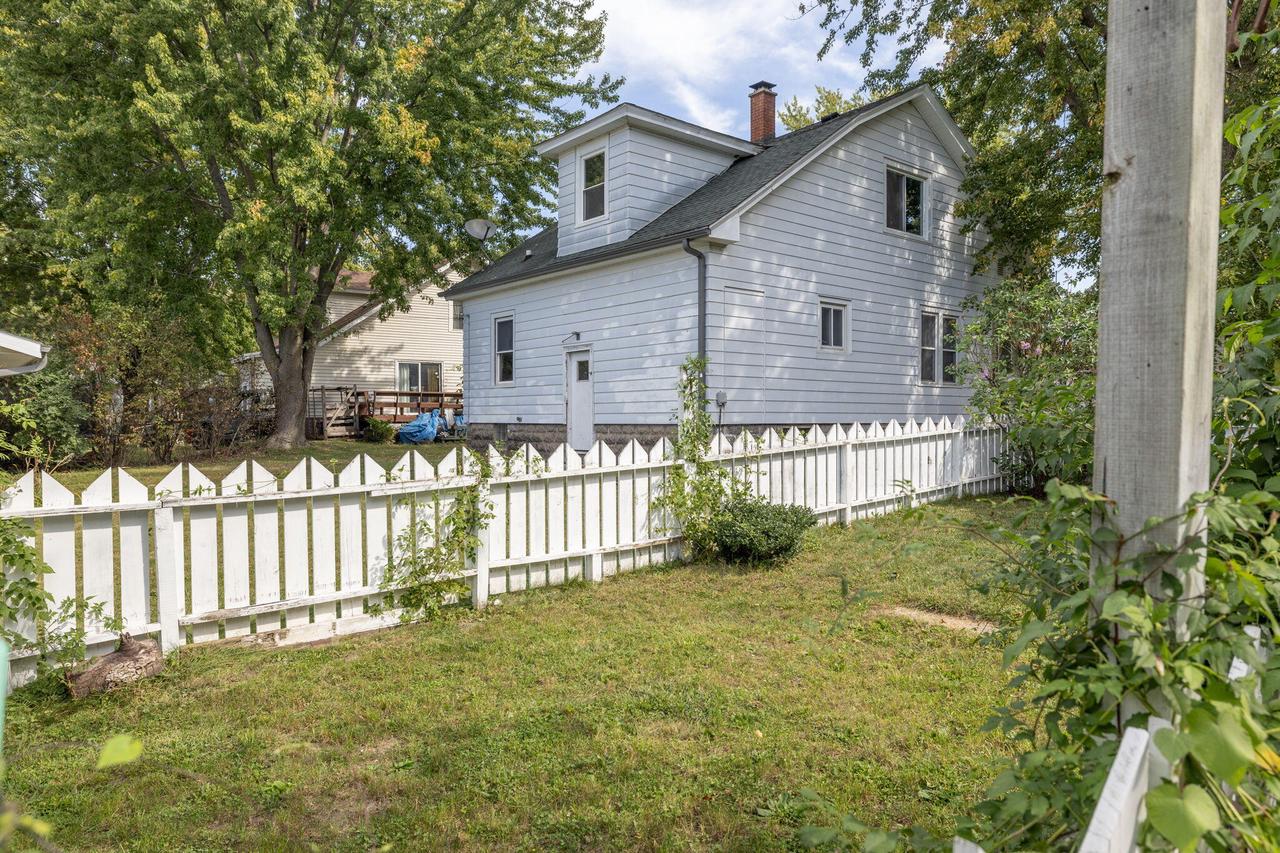 102 Oak STREET NORTH North