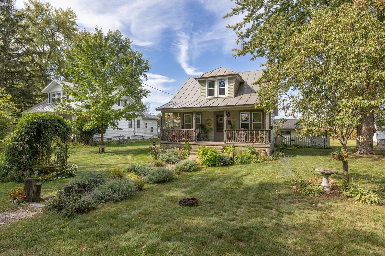 102 Oak STREET NORTH North