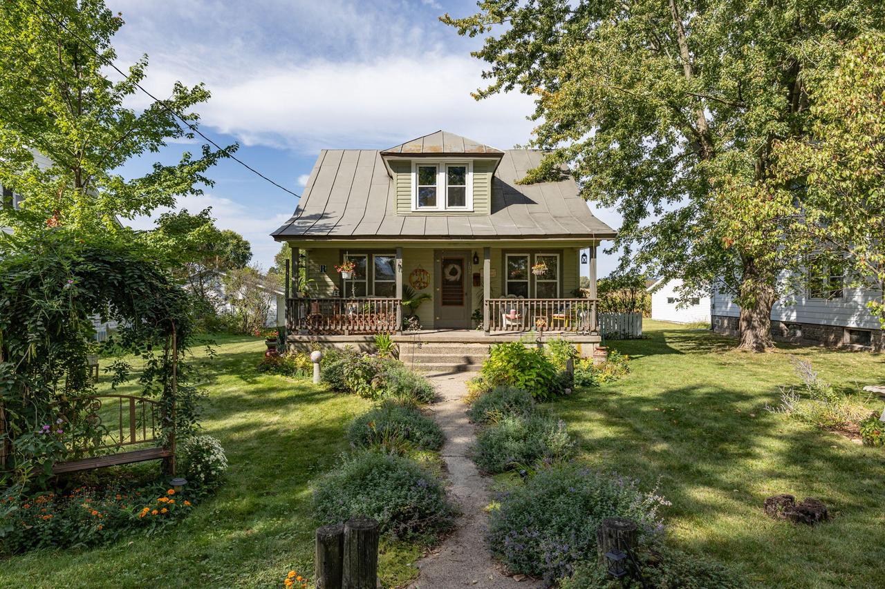 102 Oak STREET NORTH North