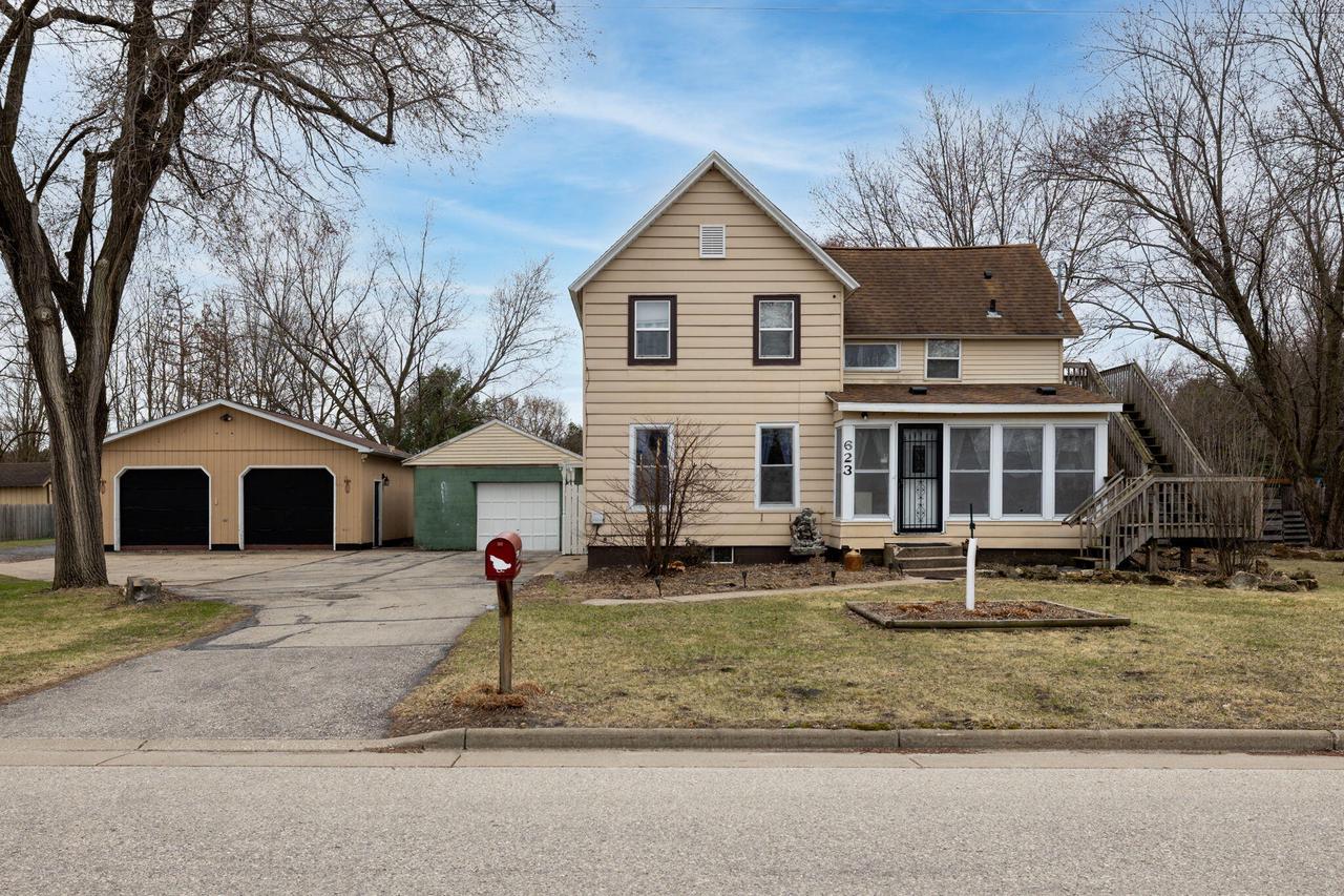 623 Prairie AVENUE