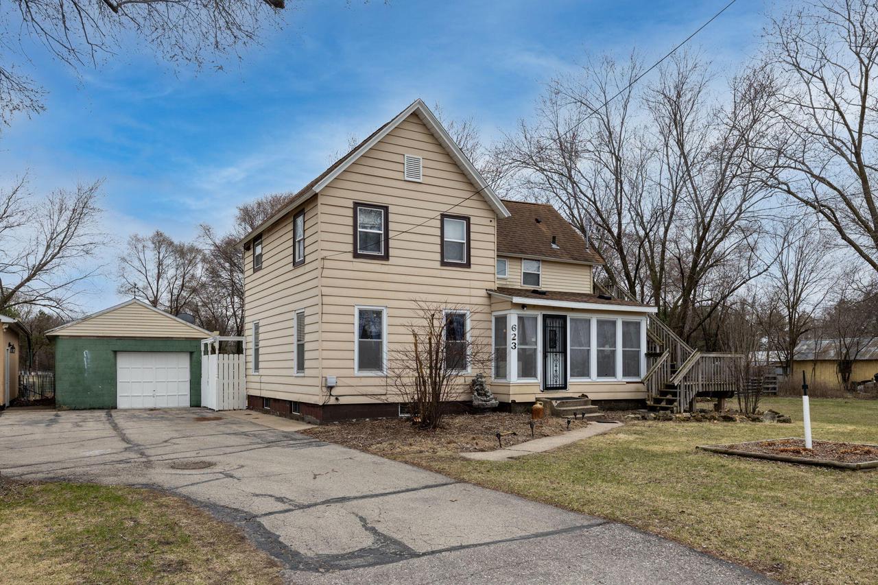 623 Prairie AVENUE