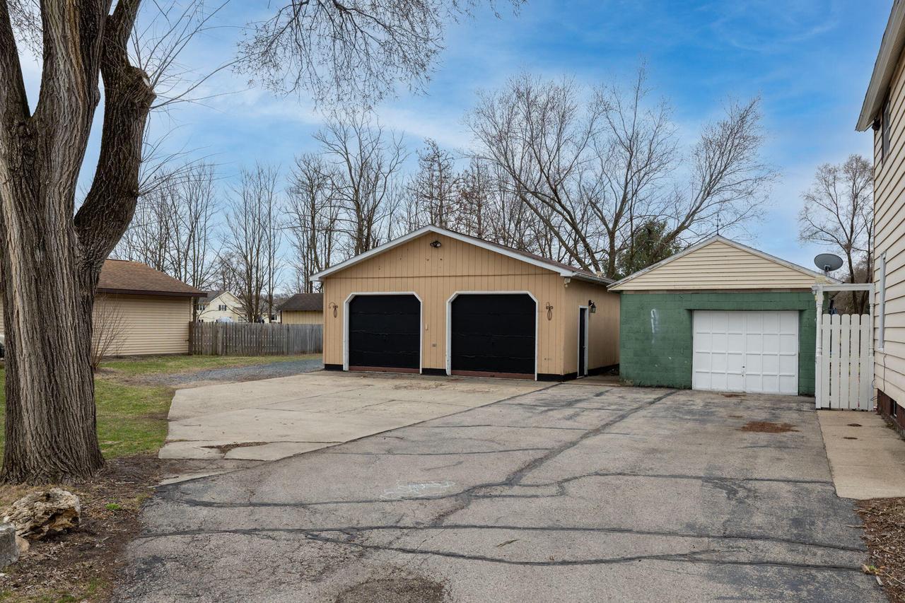 623 Prairie AVENUE