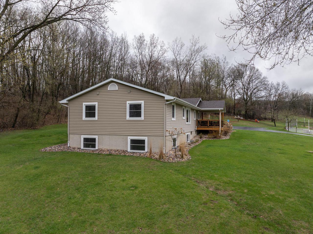 W7312 Sylvester ROAD