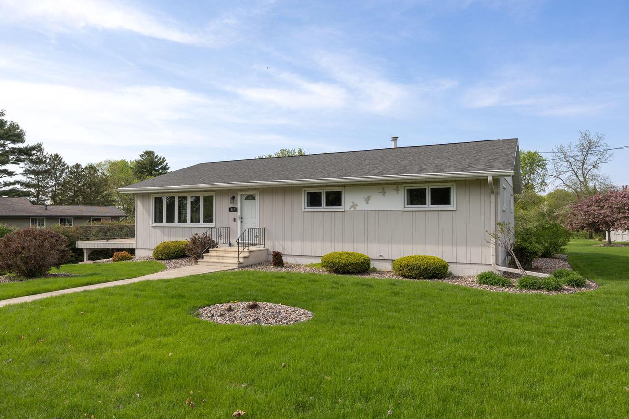 907 Lancaster STREET