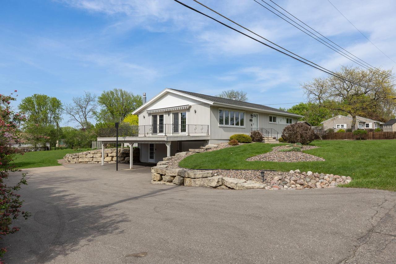 907 Lancaster STREET