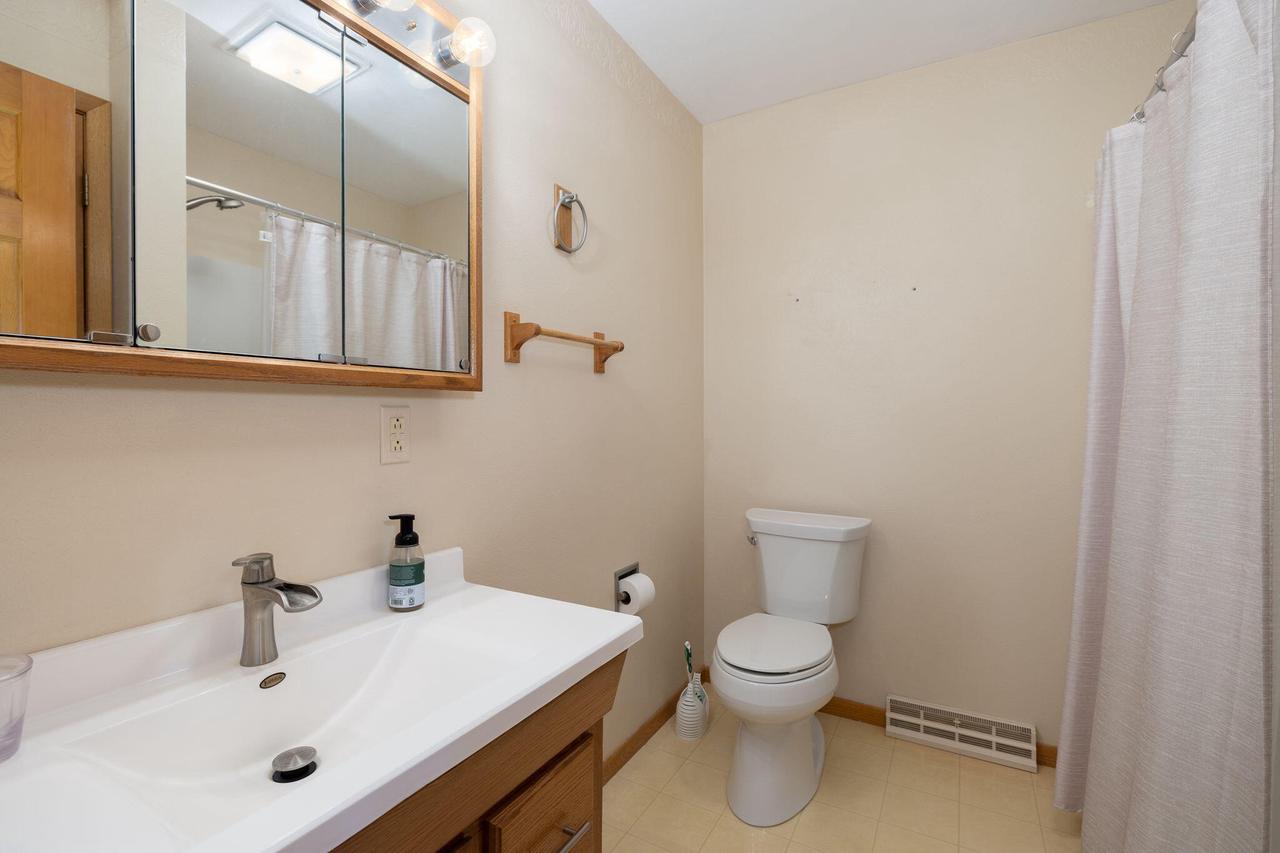 907 Lancaster STREET