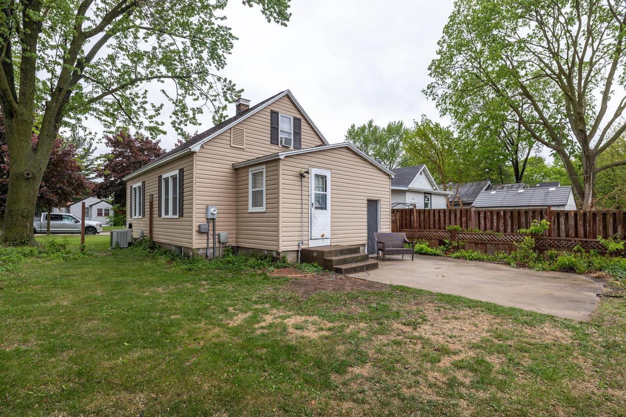 2221 15th PLACE SOUTH South