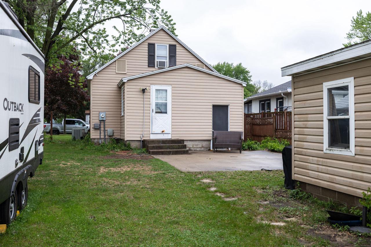 2221 15th PLACE SOUTH South