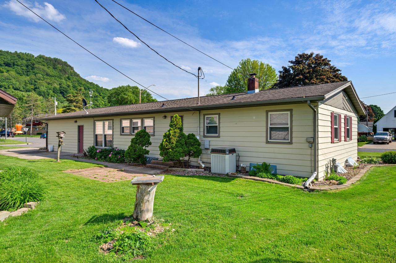 3421 Springbrook WAY