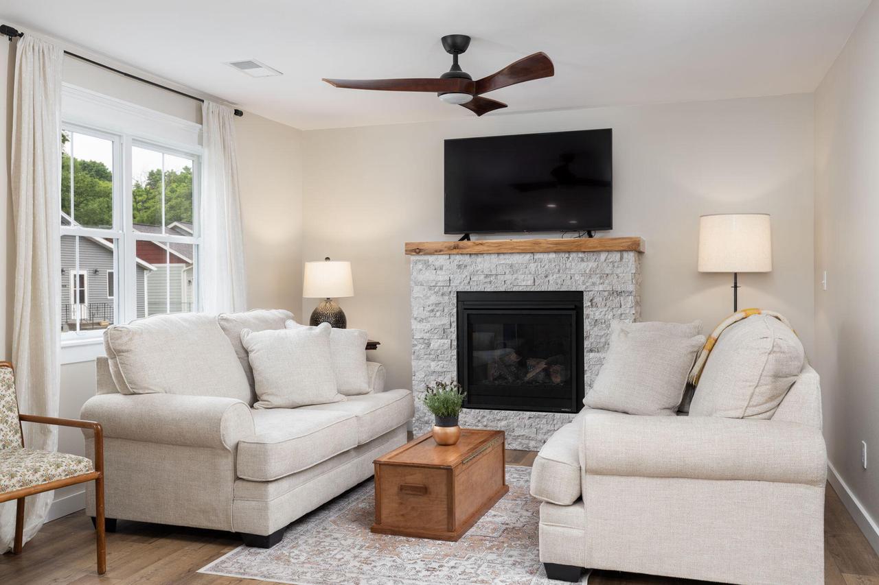 917 East Ave S AVENUE