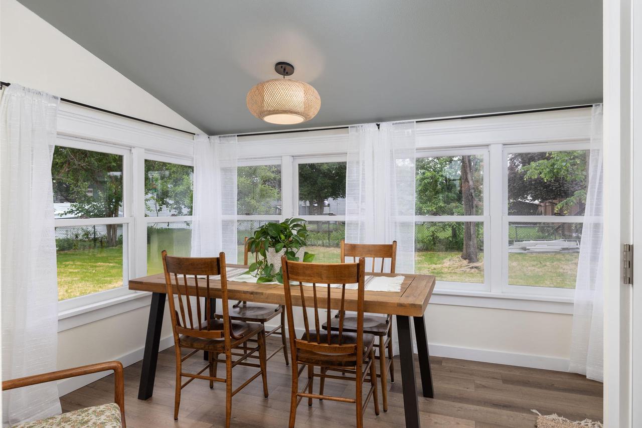 917 East Ave S AVENUE