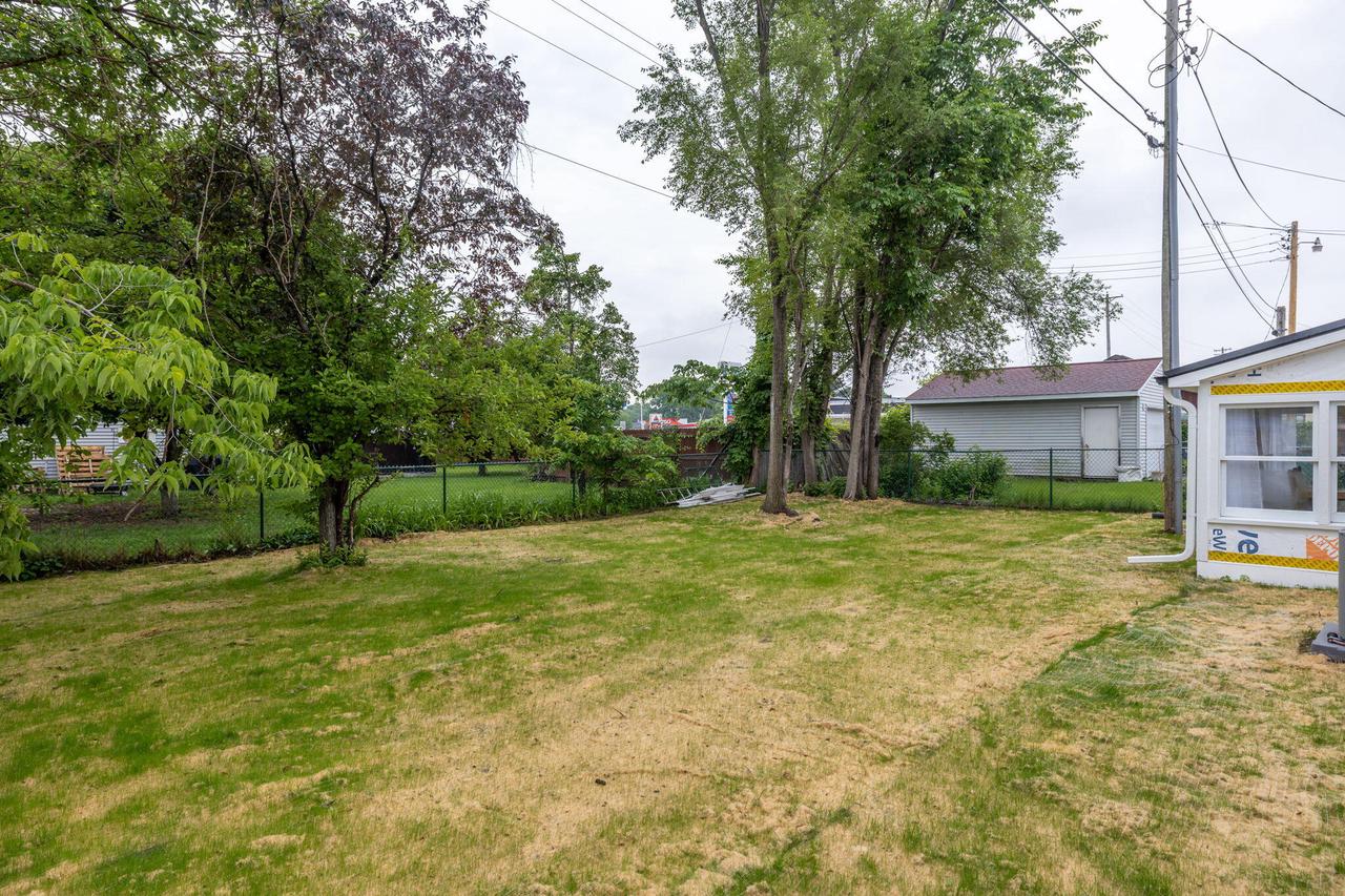 917 East Ave S AVENUE