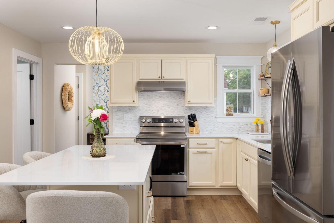 917 East Ave S AVENUE