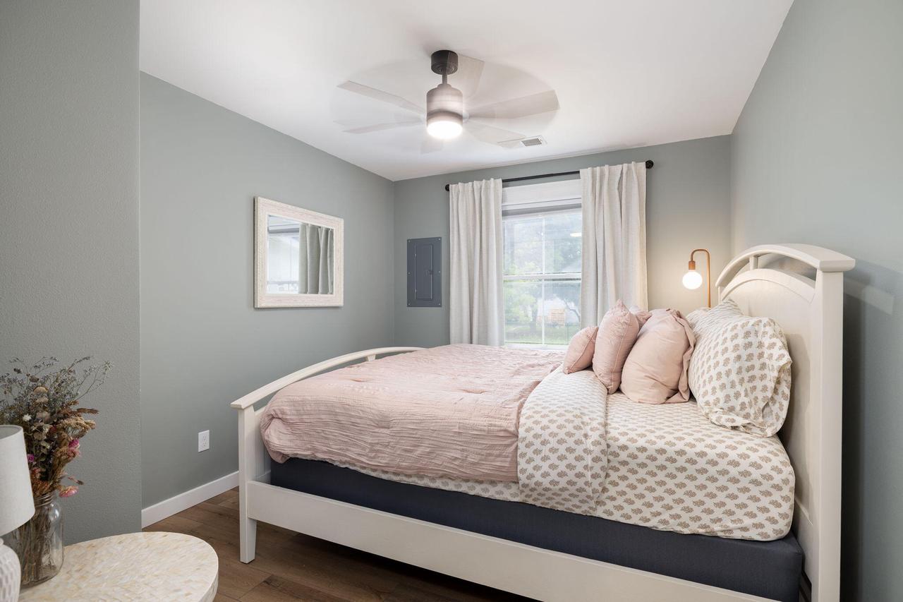 917 East Ave S AVENUE